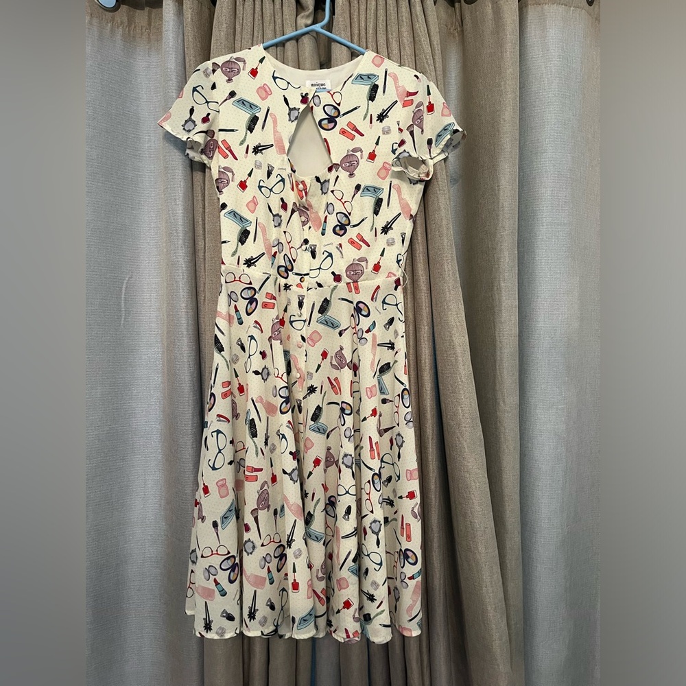 Unique Vintage dress. Size medium. Cream with makeup and hair brushes.